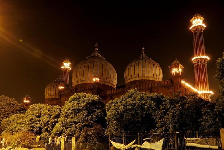 Discover Old Delhi: 4-Hour Evening Walking Tour includes Guide & Dinner 6