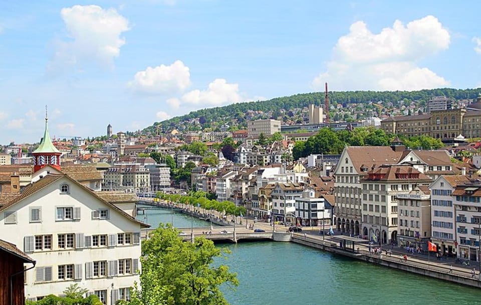 Walking Tour of Zurich's Old Town and Historic Landmarks