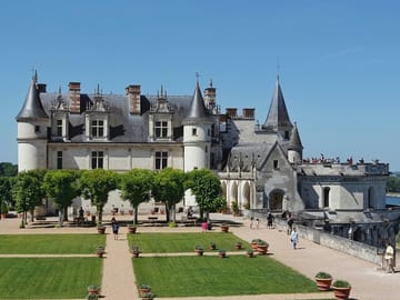 Exclusive 3-Hour Walking Tour of Amboise and Château Royal