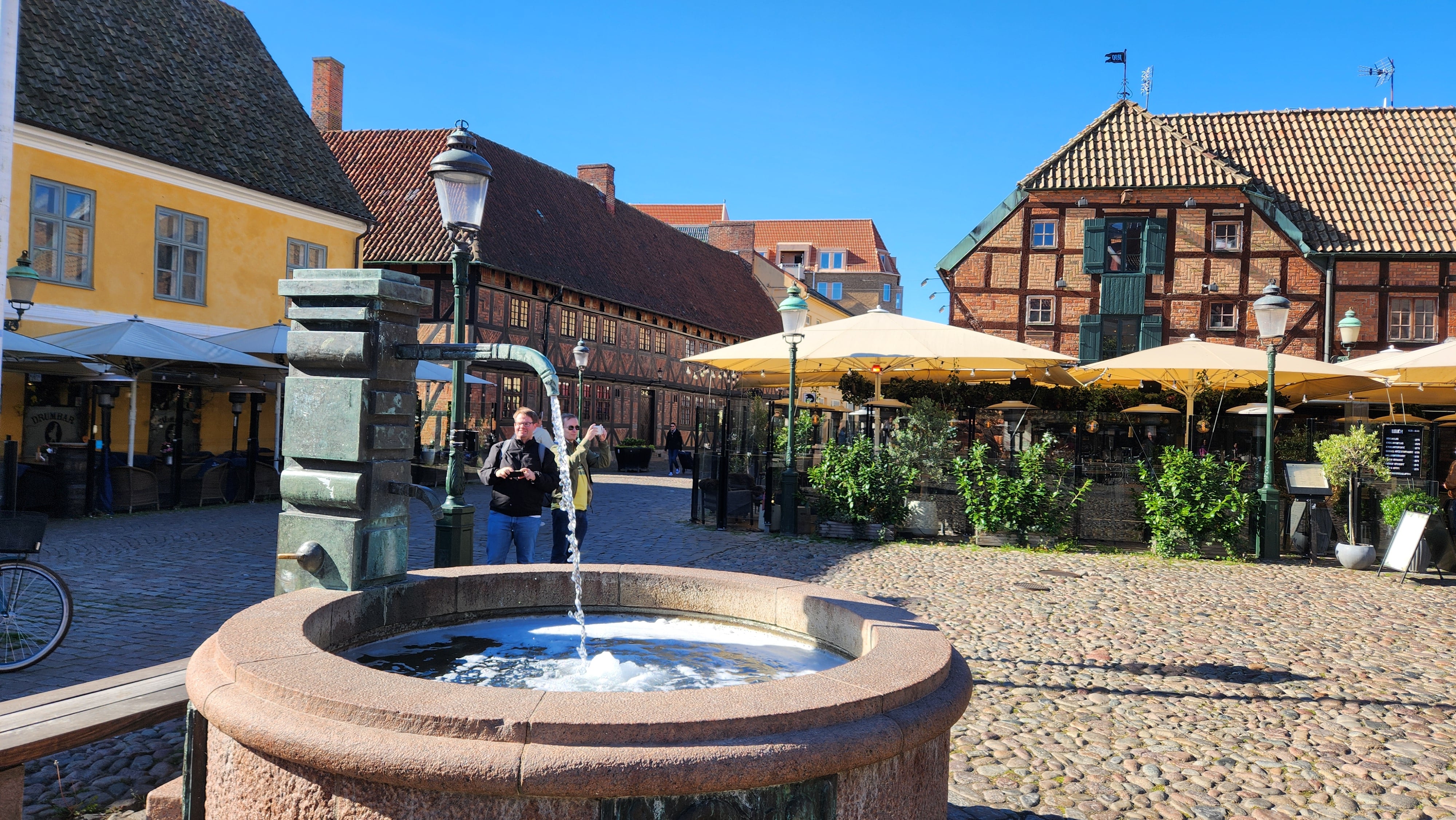 See Lilla Torv in the middle of old town Malmø