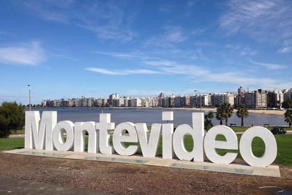 Montevideo Day Trip from Buenos Aires with Lunch and Transfers