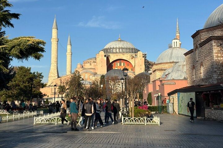 Istanbul: Must See Highlights Sightseeing and Walking Route