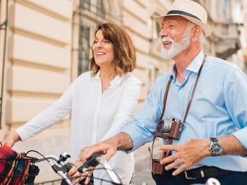 Seine River Bicycle Tour in Paris with Louvre Option