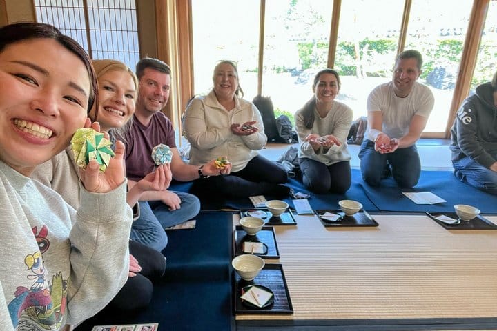 Himeji Castle Easy Bike Tour: Samurai History, Garden & Matcha 7
