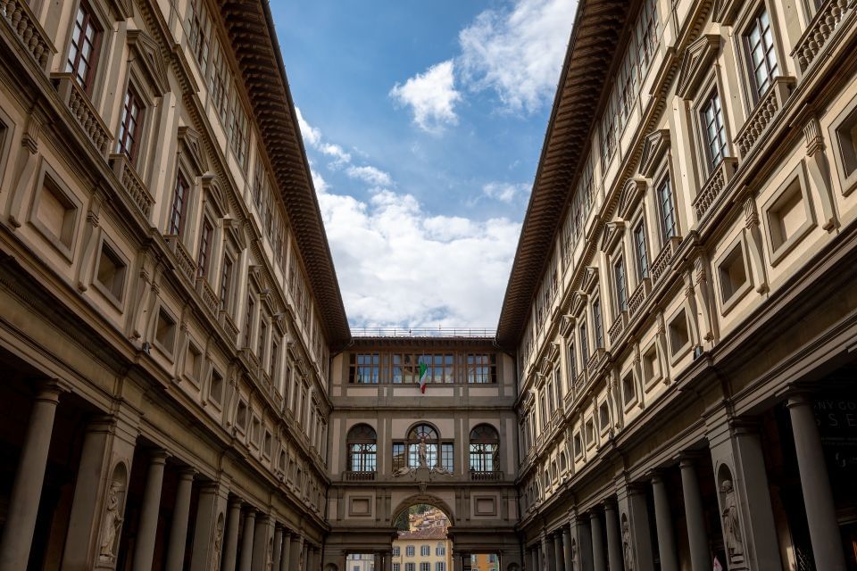 External view of the Uffizi Gallery and the Piazzale degli Uffizi 