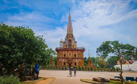 Phuket Full Day Tour of Chalong, Karon, and Kathu Attractions