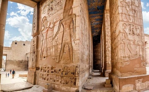 Habu Temple and Valley of the Nobles Tour in Al Bairat