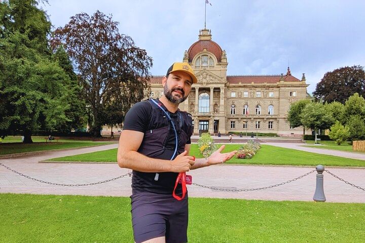 Le cœur du quartier impérial : La Place de la République, entourée du Palais du Rhin, du Théâtre National et de la Bibliothèque Nationale.