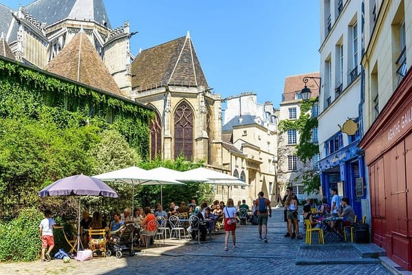 Half-Day Private Marais and Montmartre Tour in Paris 