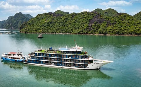Doris Cruise – Luxury 2 Days Cruise in Halong Bay & Lan Ha Bay