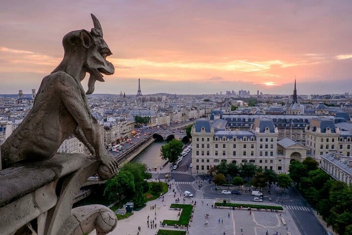 3 Hours Paris Private Vintage Car Tour with CDG Airport Transfers 2