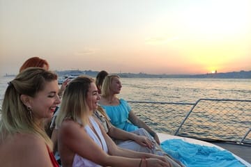 Istanbul Sunset Cruise With Luxury Yacht On Bosphorus