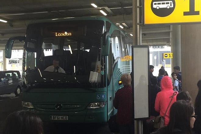 Private transfers between London Heathrow - London Gatwick Airports 3