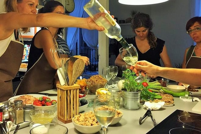 Private Paella class, Tapas, full menu and Sangria workshop photo 5