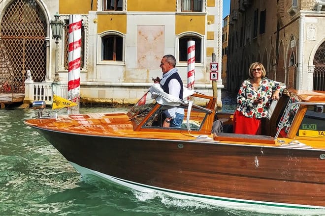 Canal Grande Boat Trip and Walking Tour in a Different Neighborhood 3