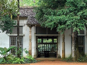 Kalutara and Brief Garden Tour from Colombo with Guide