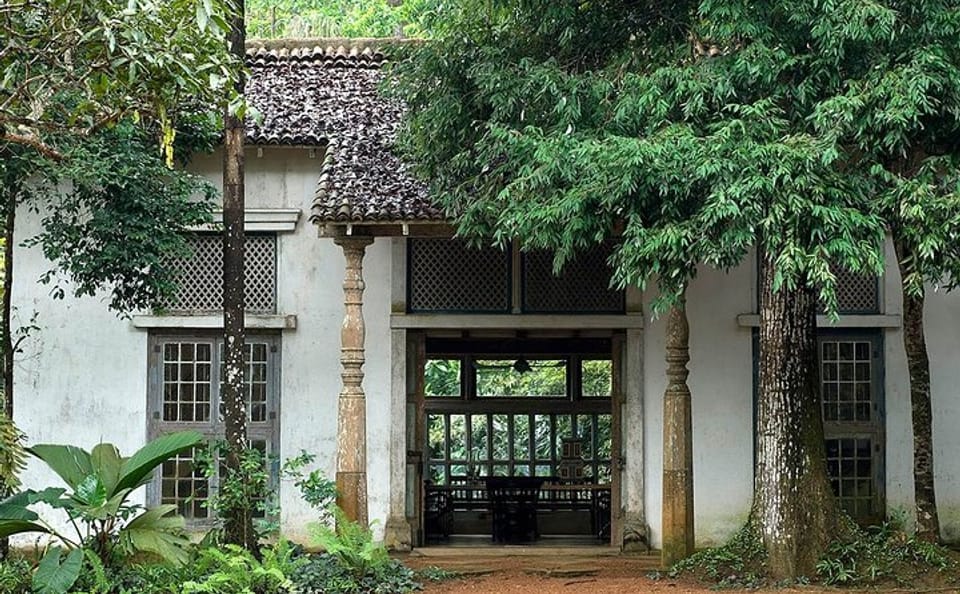 Kalutara and Brief Garden Tour from Colombo with Guide