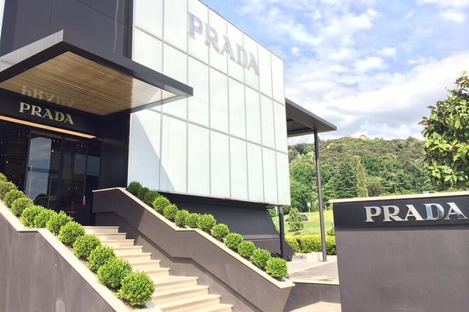 Private Full-Day Shopping Tour: The Mall GUCCI and Spaces PRADA Outlet	