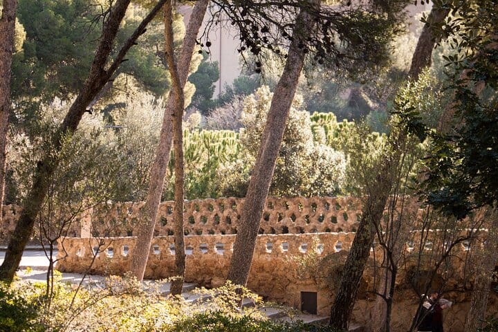 Small Group Park Güell Guided Tour with Skip the Line Ticket 4