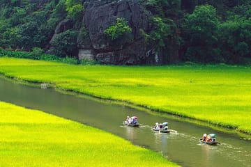 Full-Day Tour of Bai Dinh Pagoda and Trang An from Hanoi