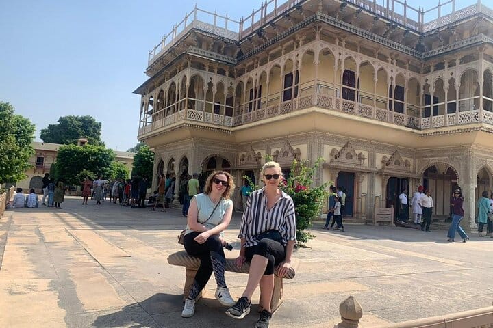 Ancient Caves, Forts, Taj & Temples Expedition