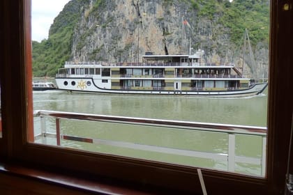 5 Days 4 Nights Hanoi – Halong Bay – Peaceful Halong Bay Cruise, one of 7 world Wonders