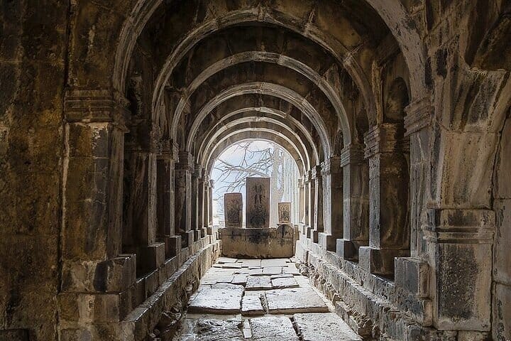 4 Full days in Georgia with private tour, free aiport