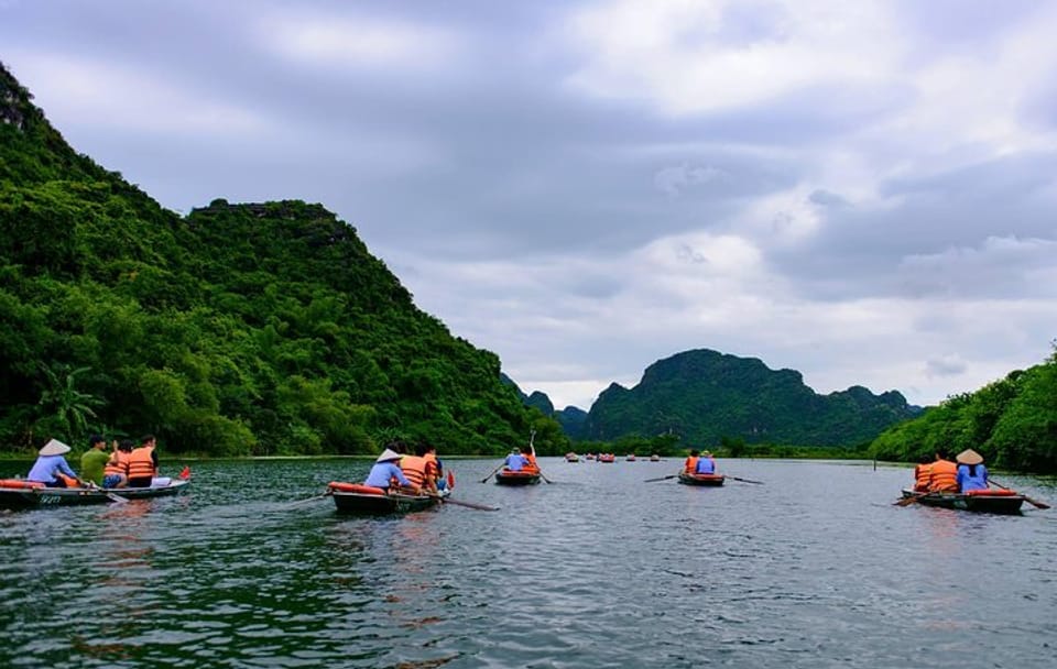 Bai Dinh Pagoda and Trang An Boat Tour from Hanoi