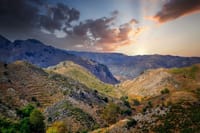 Hiking adventure in the Polyrrinia & Sirikari Gorge. Private tour 6