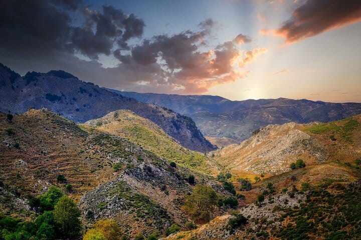 Hiking adventure in the Polyrrinia & Sirikari Gorge. Private tour 6