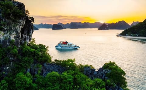 UNESCO Heritage Tour from Hanoi to Ha Long Bay