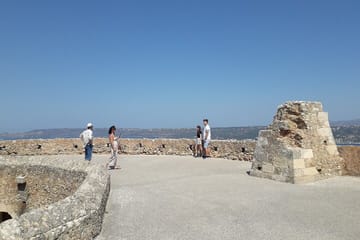 Chania Town Tour: Venetian Harbor and Ancient Aptera Visit