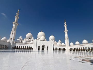 Abu Dhabi City Tour: Grand Mosque and Emirates Palace Visit