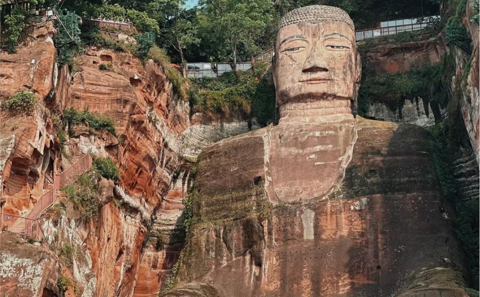 Leshan Giant Buddha and Tea Terrace Day Tour in Sichuan