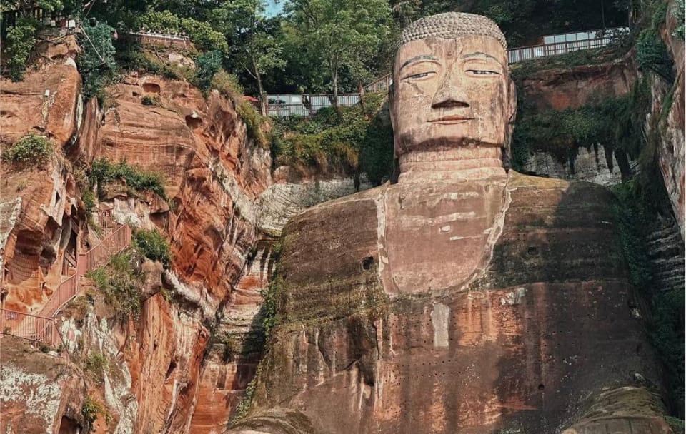 Leshan Giant Buddha and Tea Terrace Day Tour in Sichuan