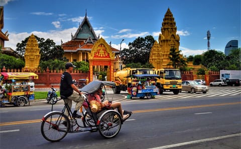 Day Trip from Sihanoukville to Phnom Penh with Guided Tour