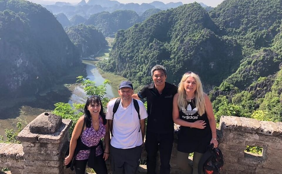 Ninh Binh Luxury Day Tour: MUA CAVE – TRANG AN – HOA LU – CYLING