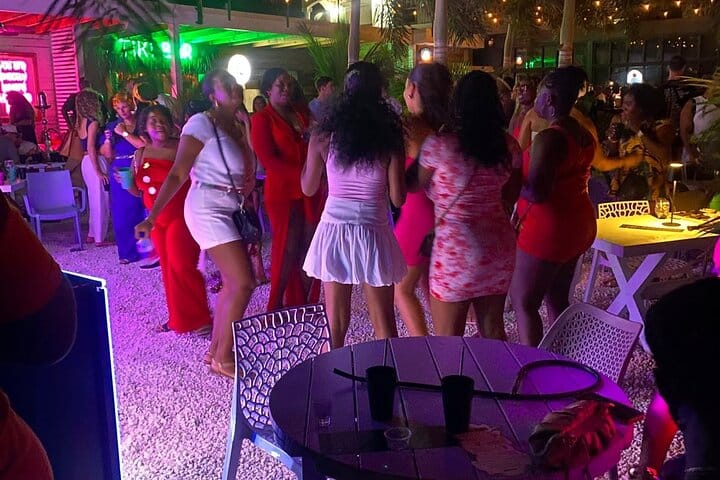 Party Bus Bar Hopping Nightlife in Sint Maarten 4