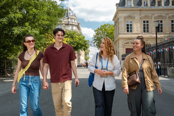 Paris Le Marais Walking Tour: An Incredible History – Small Group