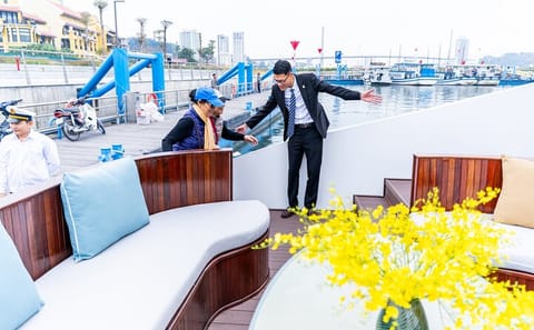 Luxury Day Trip Cruise to Halong Bay from Hanoi