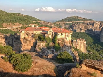 Private Day Trip from Athens to Delphi and Meteora with Dinner