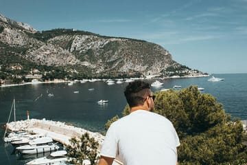 Photoshoot Walking Tour at Nice's Promenade des Anglais
