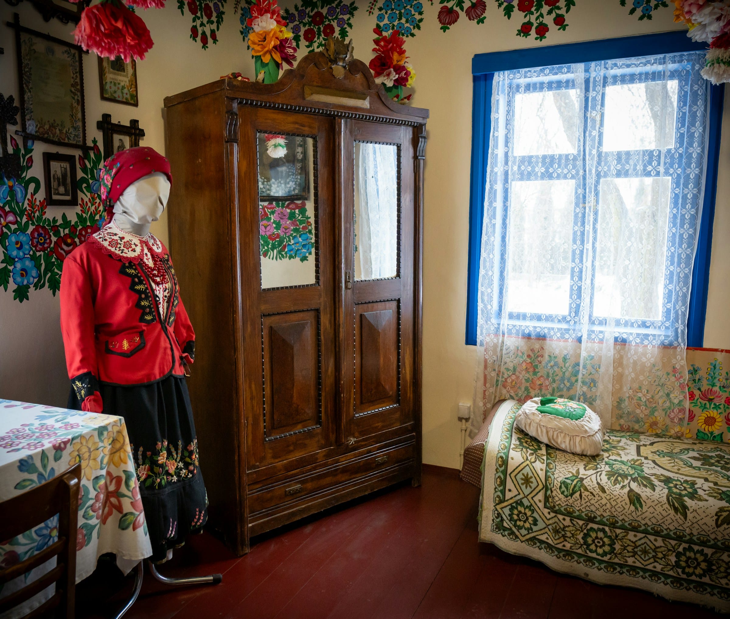 Zalipie Felicja Curyłowa museum bedroom interior — hand-painted floral walls and traditional furniture Poland
