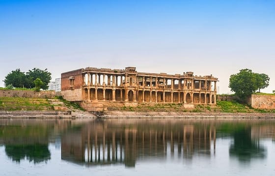 Historical Sights, Regal Cities & Wildlife Sanctuaries of Gujarat