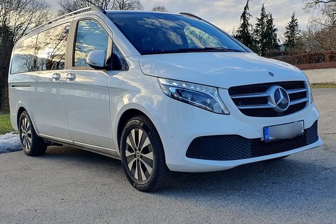 Private Prague to Passau lux. transfer via Cesky Krumlov & Lunch