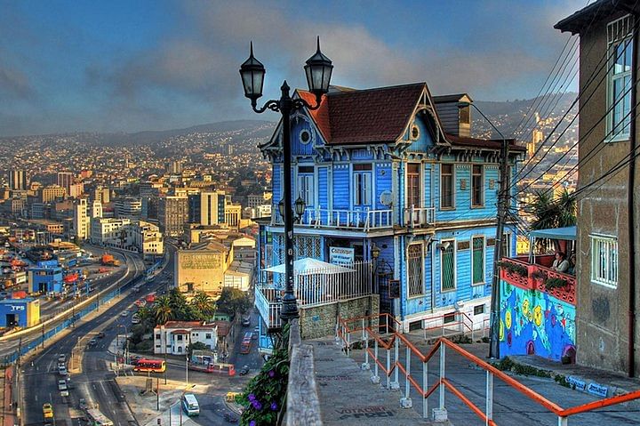 Private Walking Tour of Valparaiso with Local Lunch and Scenic Views