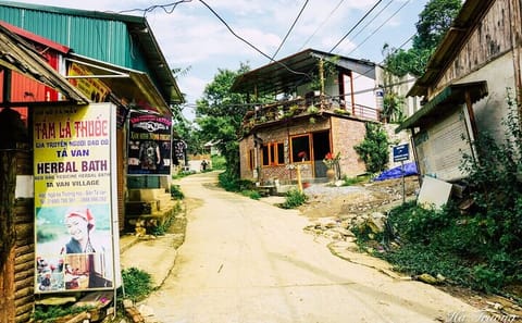 Authentic 2-Day Trekking Tour in Sapa, Vietnam