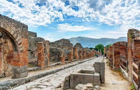 Pompeii and Naples Tour with Street Food Tasting