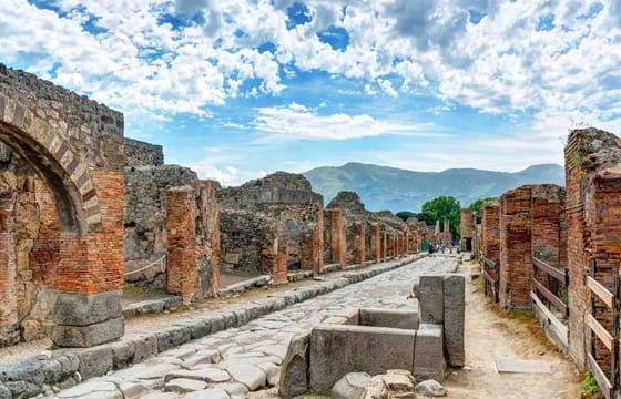 POMPEII & NAPLES tour from Naples – Group Tour with Street Food Tasting