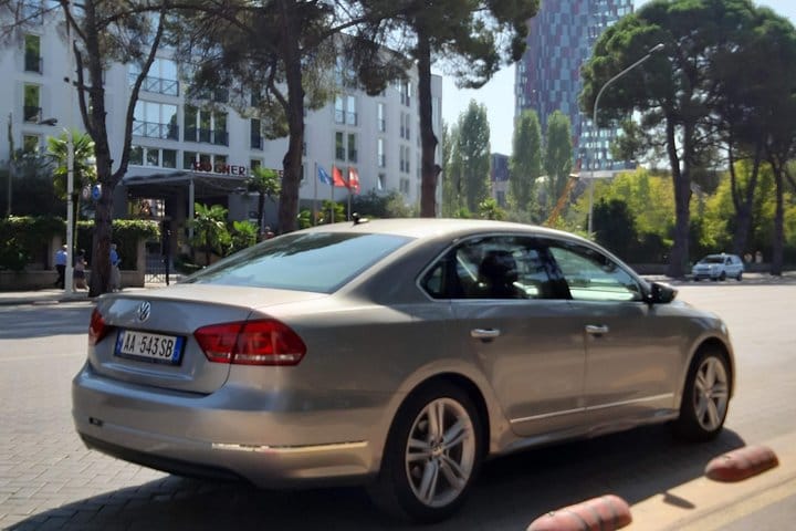 Comfort Car Volkswagen Passat 5 seater